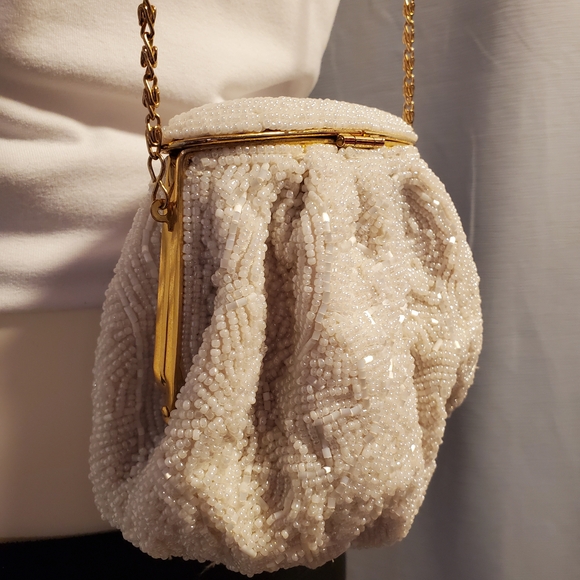 Antique 1920s White Beaded Evening Purse | Gold Chain Frame - Picture 9 of 16